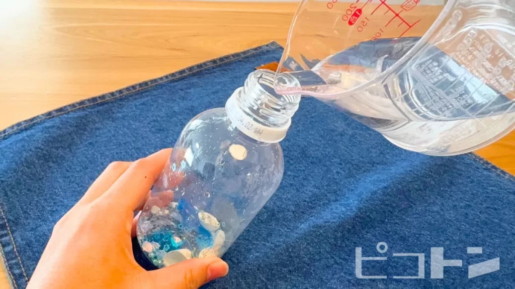 センサリーボトルの作り方】ベビーオイルと100均グッズで手作りできる